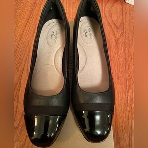 NWOT Collection by CLARKS, Size 8.5 Black slip-on rounded toe shoes